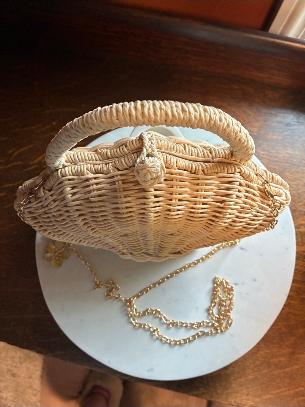 Shell-Shaped Woven Handbag in Cream with Gold Chain - Picture 2 of 5